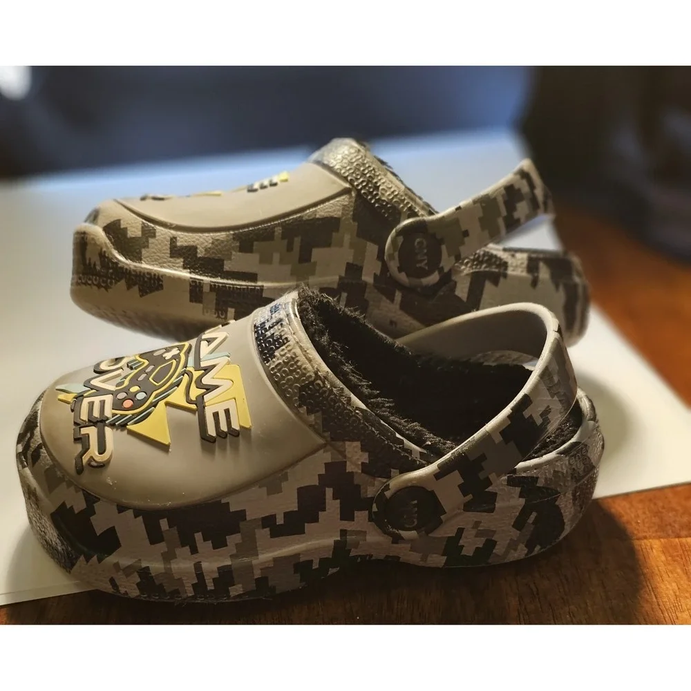 Crocs Game Over Classic Clogs Baby /‎ Kids Size 10-11 Fur-lined